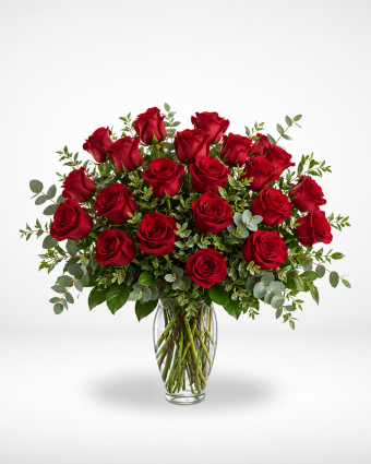 Luxurious Red Rose Bouquet in Glass Vase