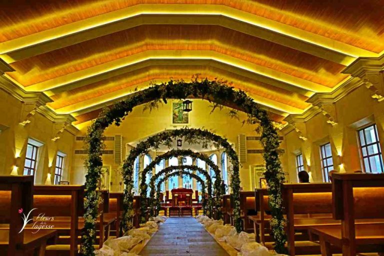 Floral ceremony design from the Simple Arches wedding album